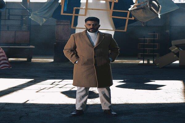 بعد غياب عام.. أحمد كامل يعلن موعد مفاجأته الغنائية الجديدة