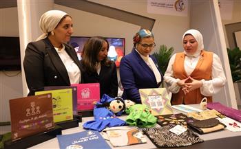 أمل عمار تتفقد جناح المجلس القومي للمرأة على هامش المؤتمر العالمي للسكان والصحة والتنمية البشرية