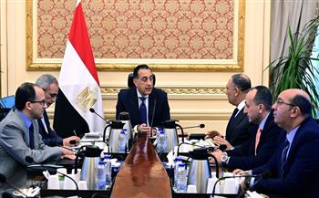 رئيس الوزراء يتابع مع رئيس المركز الوطني لتخطيط استخدامات أراضي الدولة عدد من ملفات العمل
