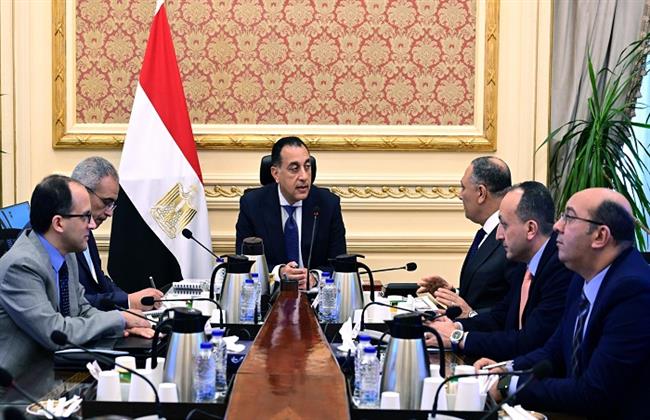 رئيس الوزراء يتابع مع رئيس المركز الوطني لتخطيط استخدامات أراضي الدولة عدد من ملفات العمل