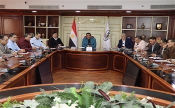 سكرتير بني سويف يعقد اجتماعاً بأعضاء لجنة مراجعة موقف المُتغيرات المكانية الخاصة بتعديات البناء المُخالف