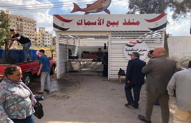 محافظ الدقهلية يتفقد المعرض الدائم للسلع الغذائية بشارع قناة السويس بالمنصورة 