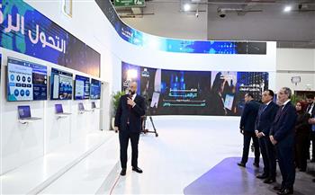 رئيس الوزراء يناقش عددا من خريجي مبادرات وزارة الاتصالات وأصحاب الشركات الناشئة حول مشروعاتهم