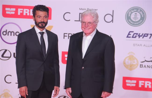 حسين فهمي يدعم خالد النبوي في العرض الخاص لفيلم "المهاجر" بمهرجان القاهرة