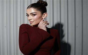 ليلى زاهر بفستان أنيق في عرض أزياء 