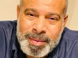 أحمد الحلوانى يغادر المستشفى.. ويوضح: مياه على الرئة وليست مشكلة قلبية