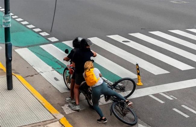 فيديو.. سائحة روسية تؤدّب لصين حاولا سرقة هاتفها في الأرجنتين