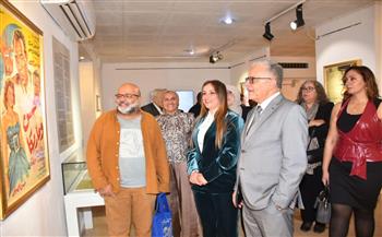 للمرة الأولى بمهرجان القاهرة السينمائي.. معرض «كادرات موازية» يجمع بين السينما والفنون التشكيلية