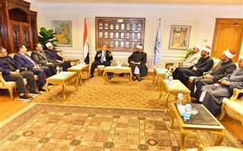 محافظ أسيوط: تكامل المؤسسات الدينية والتنفيذية هو الطريق الأكثر فاعلية للتصدي لموجات التضليل الرقمي