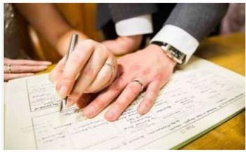 هل للزوجة حق كتابة قائمة منقولات حتى لو لم تُحضِر شيئًا للمنزل؟.. أمينة الفتوى تجيب