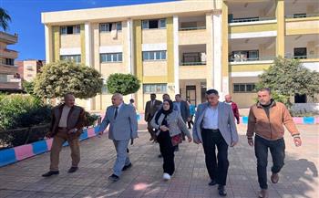 السكرتير العام لمحافظة دمياط يجرى جولة تفقدية لعدد من اللجان الانتخابية 