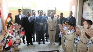 محافظ بني سويف يتفقد أعمال مرحلة الفحوصات الأولية لمبادرة "عيون أطفالنا مستقبلنا"