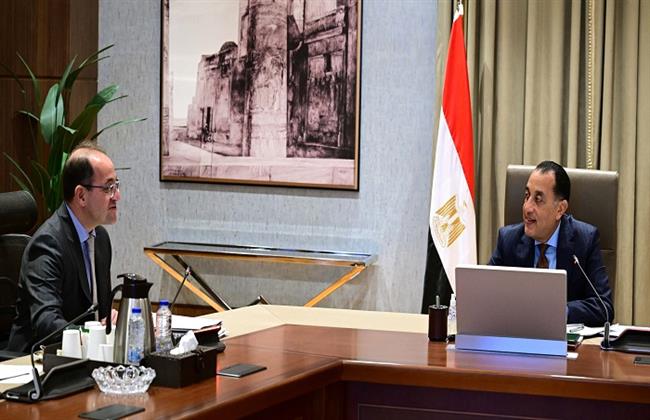 رئيس الوزراء يتابع مع وزير المالية عددا من ملفات عمل الوزارة
