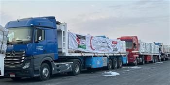 قافلة «زاد العزة» الـ75 تدخل إلى الفلسطينيين بقطاع غزة