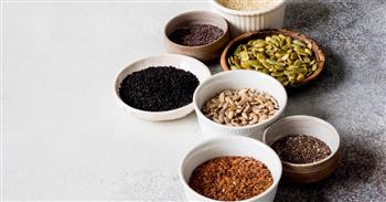 تعرف على أهمية إضافة البذور غير المملحة للطعام