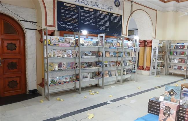 هيئة الكتاب وجامعة الأزهر تفتتحان معرضًا للكتاب بكلية اللغة العربية