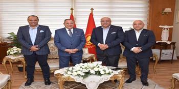 محافظ بورسعيد يبحث مع هيئة الاستثمار تعزيز الفرص الاستثمارية المتاحة بالمحافظة