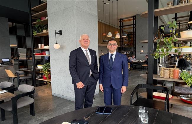 وزير الاستثمار يلتقي رئيس الغرفة التجارية الدولية في جوهانسبرج لبحث التعاون المشترك