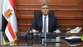 محافظ الجيزة يوجه بإزالة المخالفات ومراجعة خدمات الصرف والمياه خلال اجتماع متابعة شكاوى المواطنين