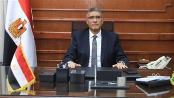 محافظ الجيزة يوجه بإزالة المخالفات ومراجعة خدمات الصرف والمياه خلال اجتماع متابعة شكاوى المواطنين