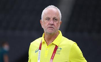 أرنولد مدرب العراق يواجه الإمارات اليوم للمرة الرابعة في تاريخه