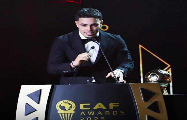 حفل جوائز الكاف.. عثمان ماعمة أفضل لاعب صاعد وضحى مدني أحسن صاعدة