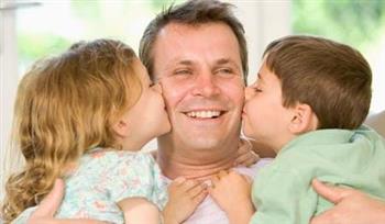 كيف تترك الأبوة الصالحة بصمتها؟.. آثار دائمة يشكلها الوالد في نفسية طفله