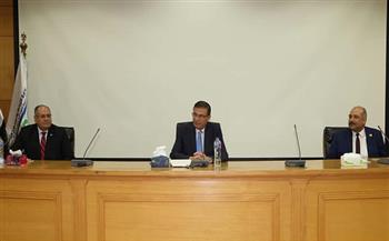 وزير الزراعة يعقد اجتماعًا موسعًا لمديري مديريات الزراعة ومسئولي حماية الأراضي بالمحافظات