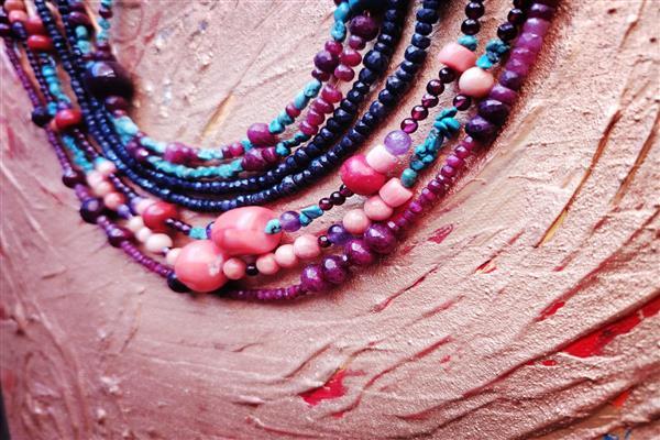 احتفالًا بالمتحف المصرى الكبير.. افتتاح معرض «مصر الجوهرة» للفنانة وفاء ياديس