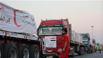 قافلة «زاد العزة» الـ76 تدخل إلى الفلسطينيين بقطاع غزة