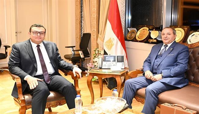 خطة طوارئ لمواجهة السيول.. وزير الإسكان يبحث مع محافظ بورسعيد سيناريوهات التعامل مع الأمطار الغزيرة