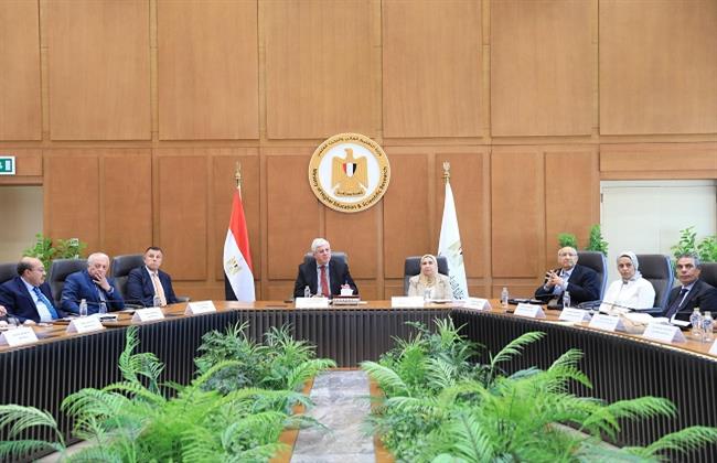 وزير التعليم العالي يترأس اجتماع تنسيقي لأفرع الجامعات الأجنبية في مصر