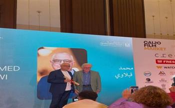 المخرج محمد قبلاوي يهدي تكريمه فى مهرجان القاهرة السينمائي لأطفال غزة