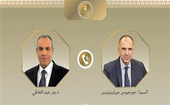 وزير الخارجية ونظيره اليوناني يؤكدان ضرورة تضافر الجهود لضمان تثبيت اتفاق شرم الشيخ للسلام