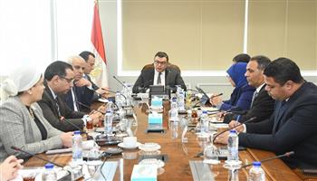 وزير الإسكان يشدد على تنظيم الإعلانات في الطرق العامة لتحسين الصورة الحضارية