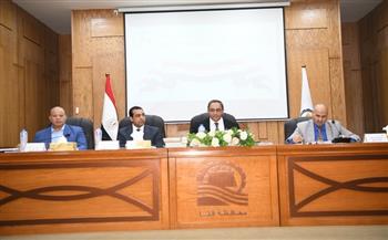 محافظ قنا: تخصيص أراضٍ لمشروعات تنموية وخدمية خلال اجتماع المجلس التنفيذي