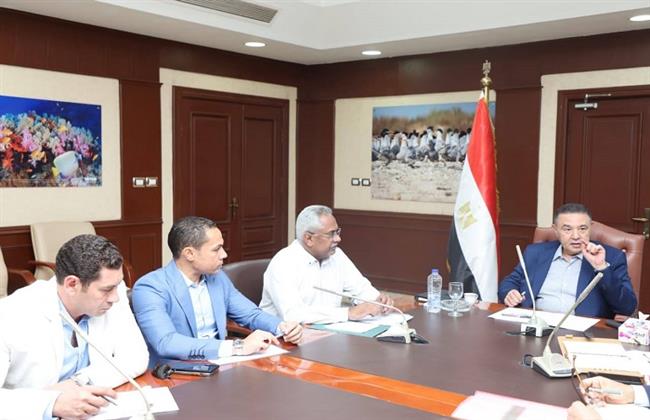 محافظ البحر الأحمر يوجه بالإسراع في توصيل خدمات المياه والصرف لتقسيم النور والكوثر ومناطق التوسعات الجديدة