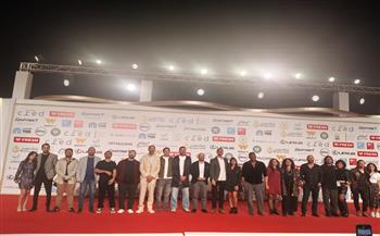 أبطال فيلم "آخر المعجزات" يتوافدون على السجادة الحمراء 