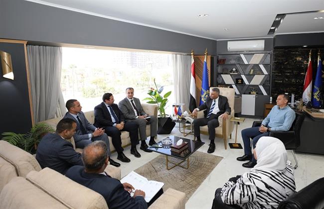 محافظ أسوان يبحث مع وفد بنك القاهرة فرص التوسع في مجالات الاستثمار بالمحافظة