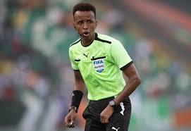 حفل جوائز الكاف.. الصومالي عمر عبد القادر يفوز بجائزة أفضل حكم