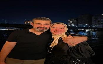 على أنغام أغنية «أنا من غيرك بتهوه توهان».. ياسر جلال يحتفي بعيد ميلاد زوجته