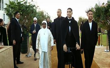 حفل جوائز الكاف.. وصول أشرف حكيمي إلى المغرب باسكوتر 