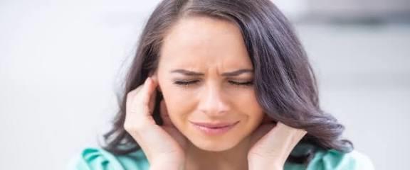 4 أسباب وراء طنين الأذن