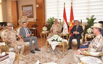 محافظ بورسعيد يستقبل قائد قوات الدفاع الشعبي والعسكري ضمن فعاليات التدريب العملي المشترك «صقر 155»