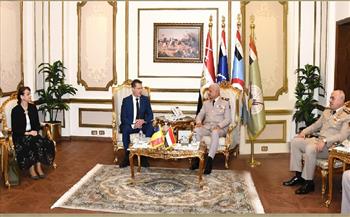 وزير الدفاع والإنتاج الحربى يلتقى وزير الدفاع الرومانى 