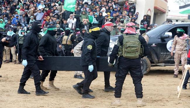 جيش الاحتلال: الصليب الأحمر في طريقه إلى نقطة تسلم جثامين عدد من المحتجزين جنوب قطاع غزة