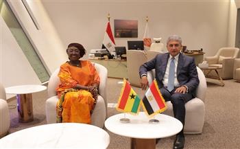 وزير السياحة والآثار ووزيرة السياحة والثقافة والفن الإبداعي بغانا يبحثان تعزيز التعاون