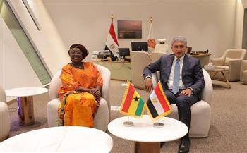 وزير السياحة والآثار ووزيرة السياحة والثقافة والفن الإبداعي بغانا يبحثان تعزيز التعاون