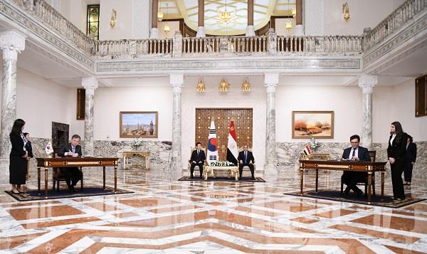 الرئيس السيسي ونظيره الكوري الجنوبي يشهدان توقيع اتفاقيات تعاون في الثقافة والتعليم  