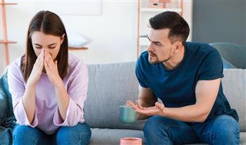 أخطاء يكتشفها الرجل بعد فوات الأوان في طريقة معاملته لزوجته